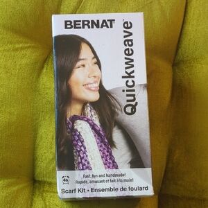 NIB Yarnspirations Bernat Quickweave Scart Weaving Kit